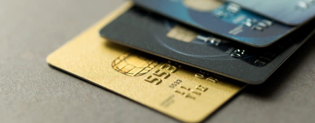 How to select a credit card to enjoy the maximum benefits